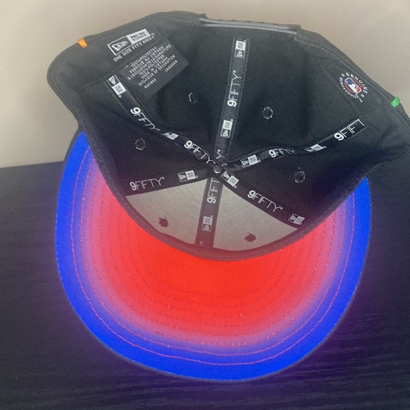 Brand new snap back hat ever worn - Picture 4 of 8